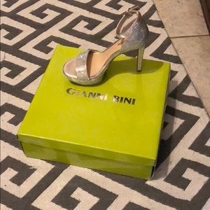 Ginni Bini Vinya Shoes NIB. Marked as a size “5” but fit like 6 1/2- 7